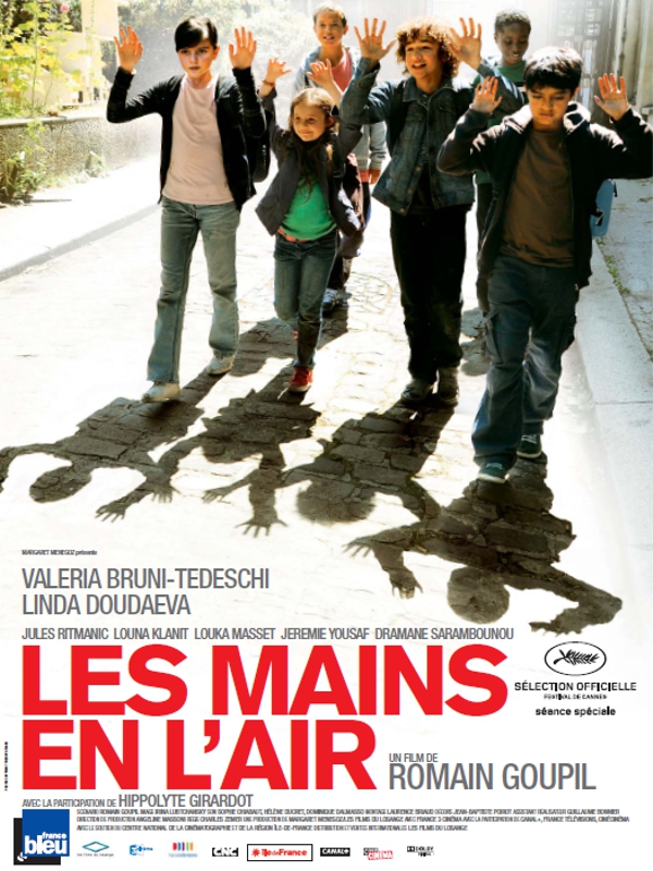Les mains en l'air